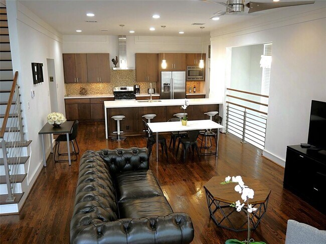 Foto del edificio - 1511 Sandman St