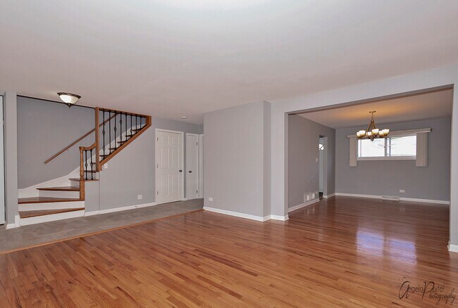 Building Photo - 7028 W Crain St