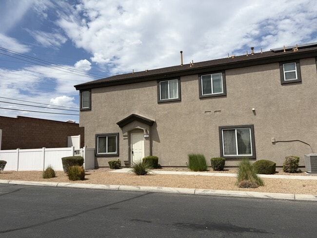 Building Photo - 4617 Dealers Choice Way