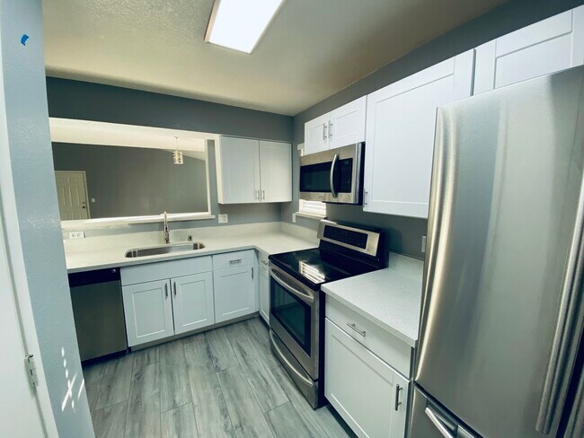 Fully upgraded Kitchen - 1150 N Buffalo Dr