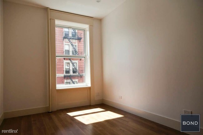 Building Photo - 3 br, 2 bath House - 307 W 17th St
