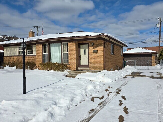 Foto del edificio - 33042 Slocum Dr