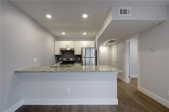 Building Photo - 909 Reinli St