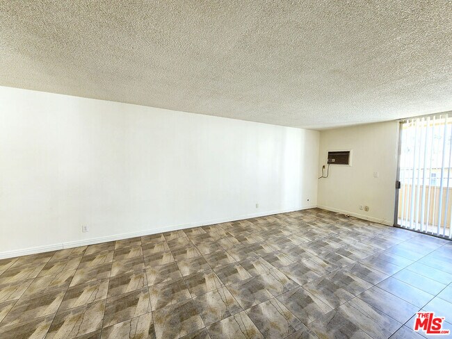 Foto del edificio - 425 S Kenmore Ave