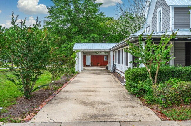 Building Photo - 54 Plateau Ave