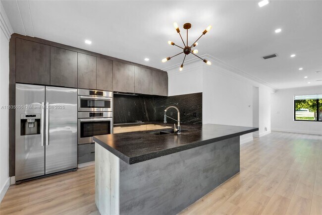 Foto del edificio - 365 Fairway Dr