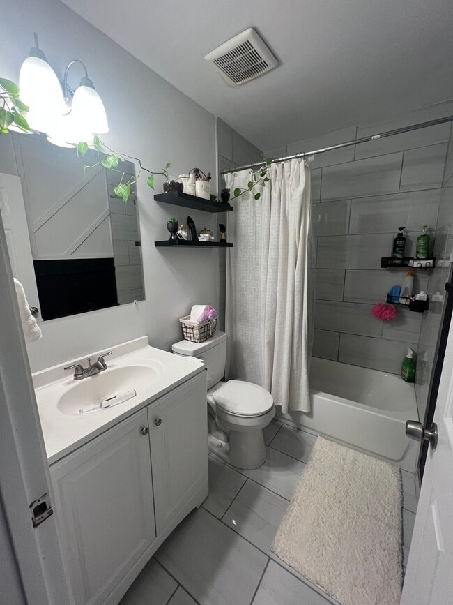 Building Photo - 204 Dunteman Dr