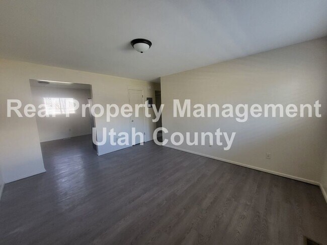 Building Photo - Remodeled Four-Plex Unit
