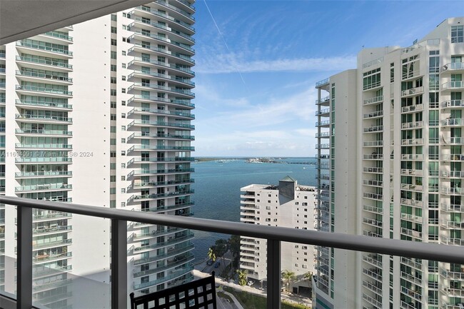 Foto del edificio - 1300 Brickell Bay Dr