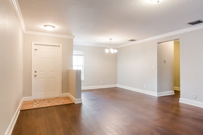 Foto del edificio - 11961 Donlin Dr