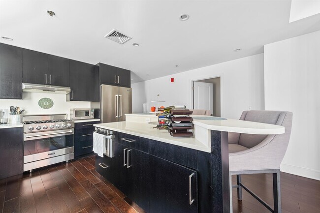 Foto del edificio - 1100 Maxwell Ln