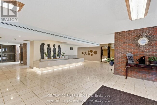 Building Photo - 55 Water St E