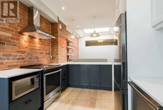 Building Photo - 1216 Dundas St W