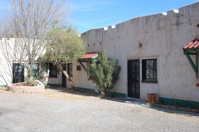 Building Photo - 3800 N Valley Dr