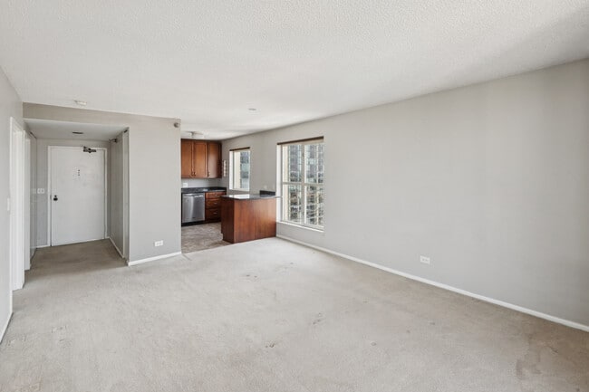 Building Photo - 1212 N La Salle Dr