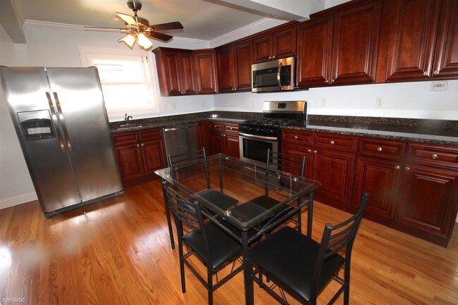 Foto del edificio - 2 br, 2 bath  - 208 W Ann St # 2 208 W Ann #2