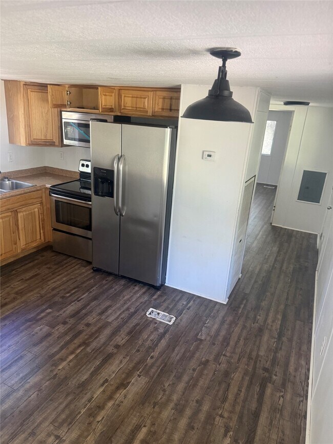 Foto del edificio - 933 S Pine Lake Rd