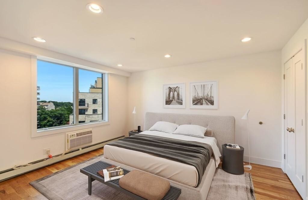 Foto del edificio - 1288 E 19th St