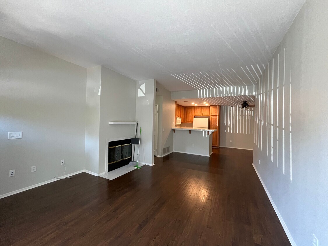 Living room - 21225 Camelia