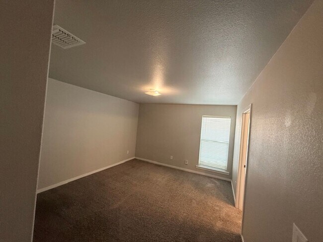 Foto del edificio - Townhouse in Upland Heights!