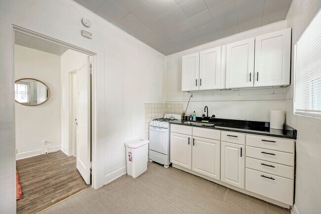Foto del edificio - Charming Fully Furnished Studio in the Hea...