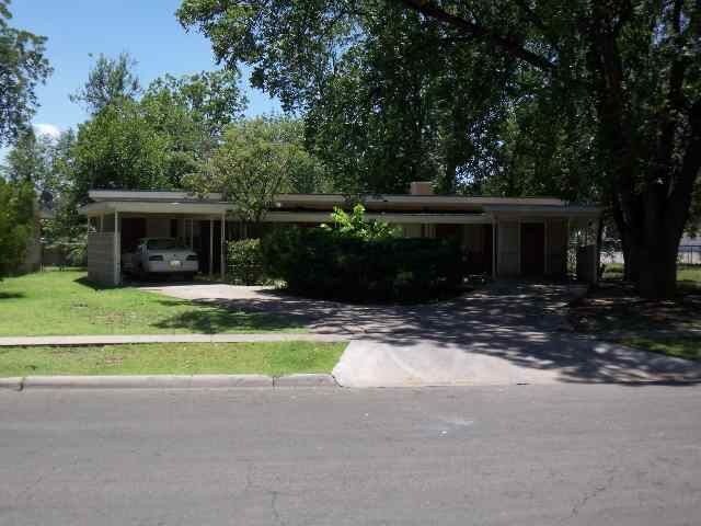 Foto principal - 702-702 E 3rd St