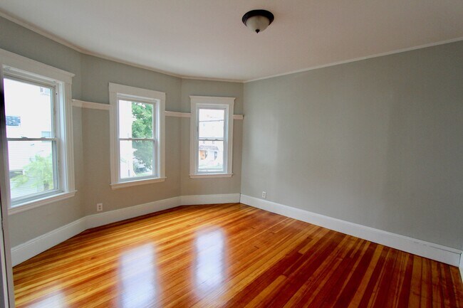 Foto del edificio - 137 Pleasant St