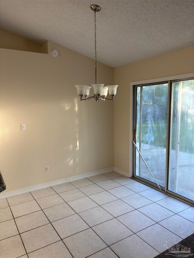 Foto del edificio - 1607 Dee's Rd