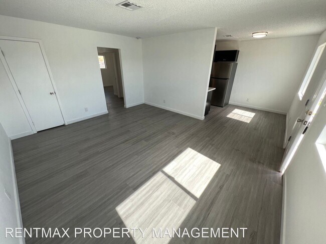 Foto del edificio - 2 br, 1 bath House - 1831 WALNUT RD - Unit B