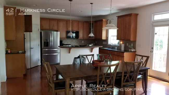 Foto del edificio - 421 Harkness Circle - Available Now!