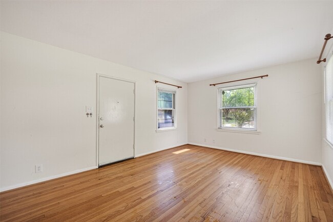 Building Photo - 5505 Huisache St