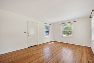 Building Photo - 5505 Huisache St