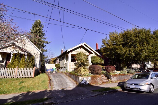 Building Photo - 1615 SE 36th Ave