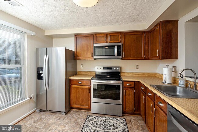 Building Photo - 15518 Norge Ct