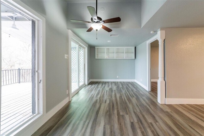 Foto del edificio - RARE RENTAL OPPORTUNITY ACROSS FROM LAKE WORTH