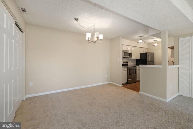 Building Photo - 1601 Carriage House Terrace