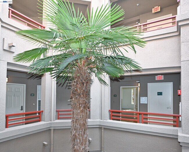 Foto del edificio - 280 Caldecott Ln