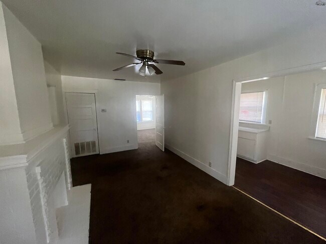 Foto del edificio - 2141 Ave K