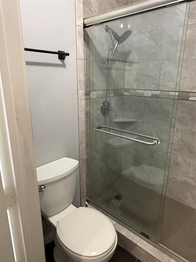 Building Photo - 31 Hideaway Dr