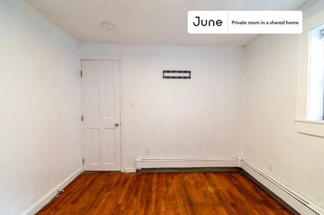 Photo - Private bedroom in 5 bed/2 bath Home