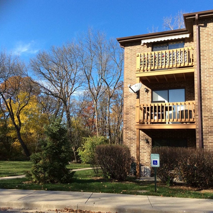 2268 Abbeywood Dr, Lisle, IL 60532 Condo for Rent in Lisle, IL