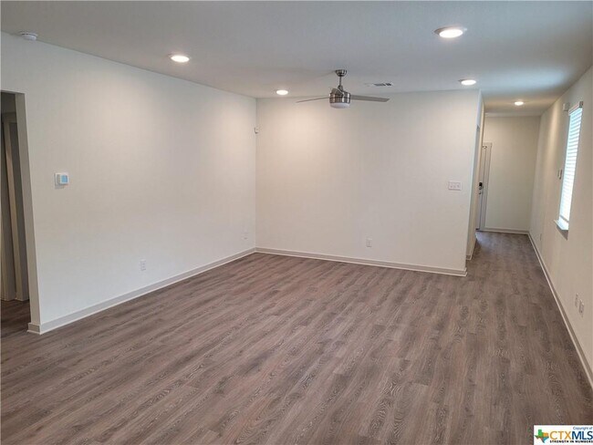 Foto del edificio - 219 N Comanche St