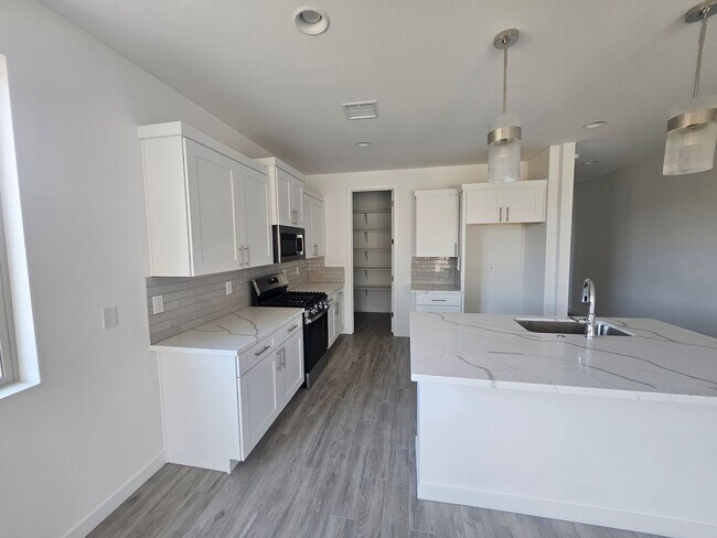 Foto del edificio - Brand New Laughlin Ranch Home