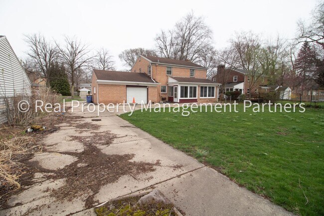 Foto del edificio - Rooms for Rent in a 6-Bedroom Home