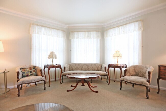 Foto del edificio - Two-story, 3BR/2.5BA Single family home in...