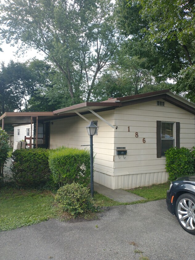 Building Photo - 186 Mill Creek Rd