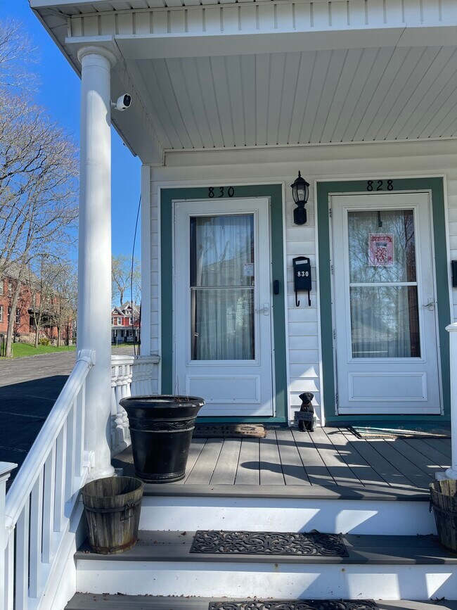 Foto del edificio - 830 Plymouth Ave