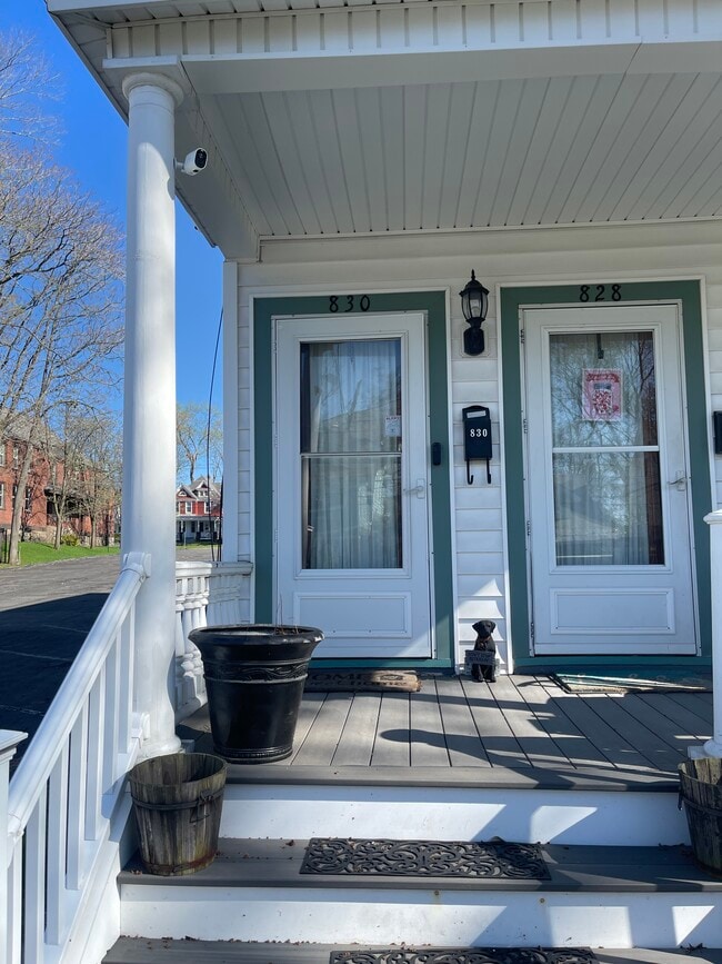 Building Photo - 830 Plymouth Ave