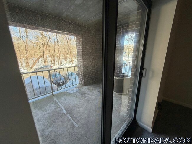 Building Photo - 60 Reservoir St