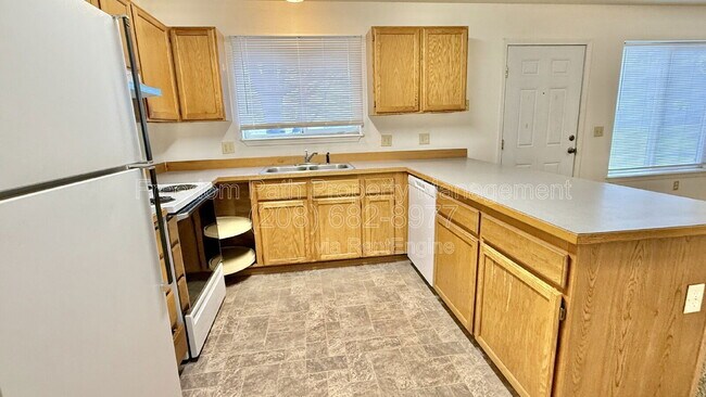 Building Photo - 801 N Brigger St